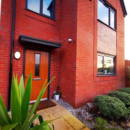 The Lawnswood - Central Manchester Holiday Home With Free Parking Buitenkant foto