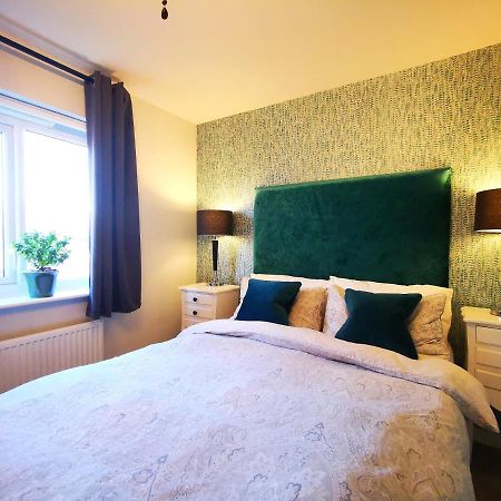 The Lawnswood - Central Manchester Holiday Home With Free Parking Buitenkant foto
