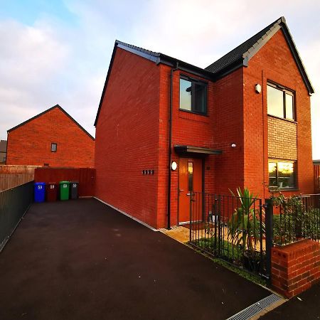 The Lawnswood - Central Manchester Holiday Home With Free Parking Buitenkant foto