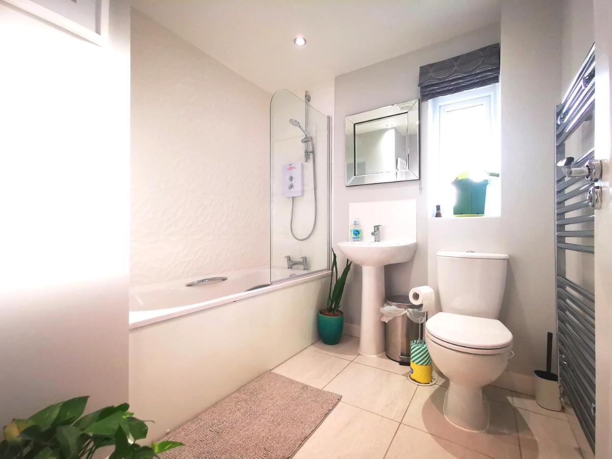 The Lawnswood - Central Manchester Holiday Home With Free Parking Buitenkant foto