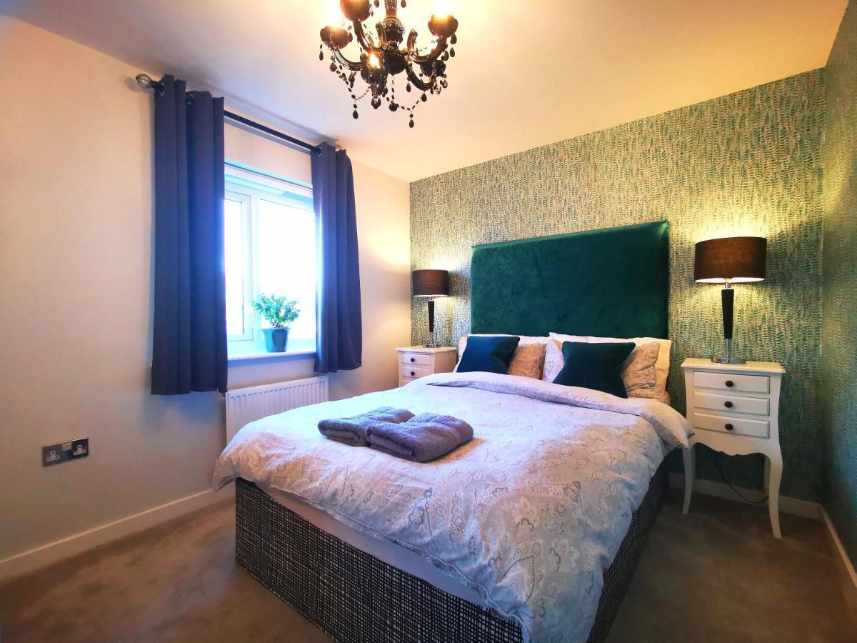 The Lawnswood - Central Manchester Holiday Home With Free Parking Buitenkant foto