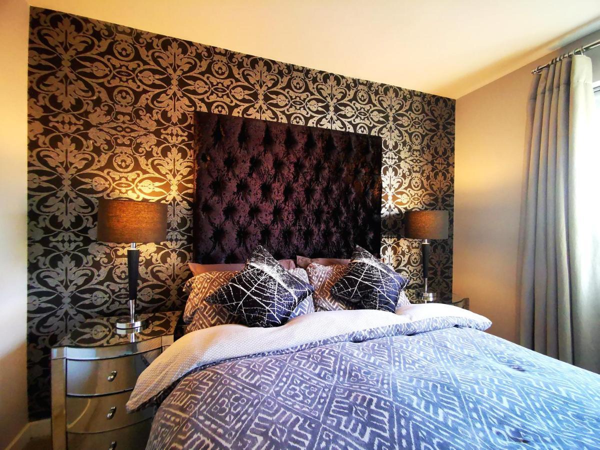 The Lawnswood - Central Manchester Holiday Home With Free Parking Buitenkant foto