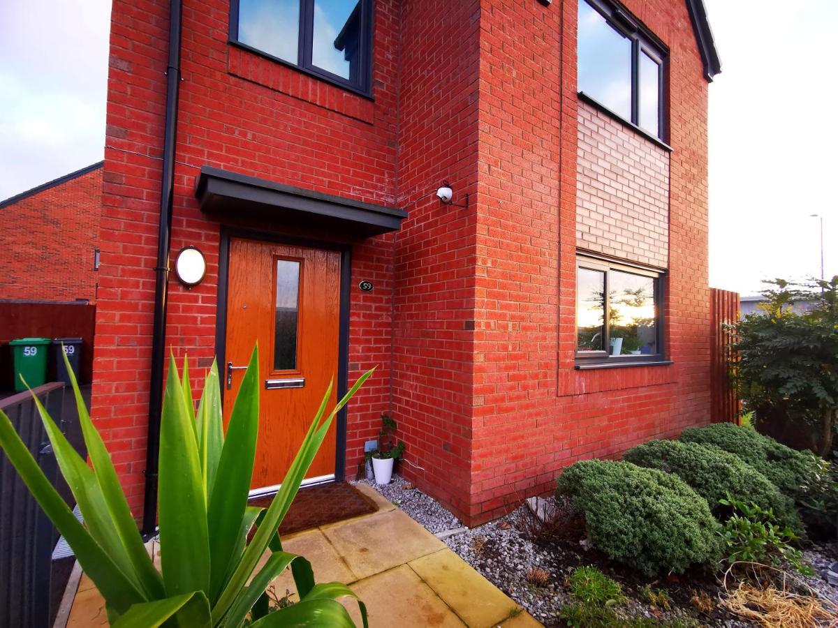 The Lawnswood - Central Manchester Holiday Home With Free Parking Buitenkant foto