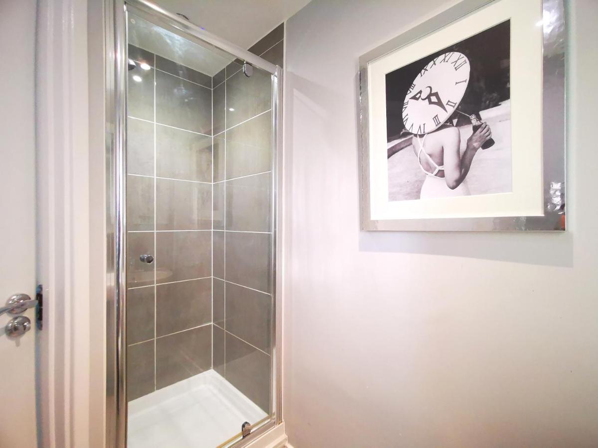 The Lawnswood - Central Manchester Holiday Home With Free Parking Buitenkant foto