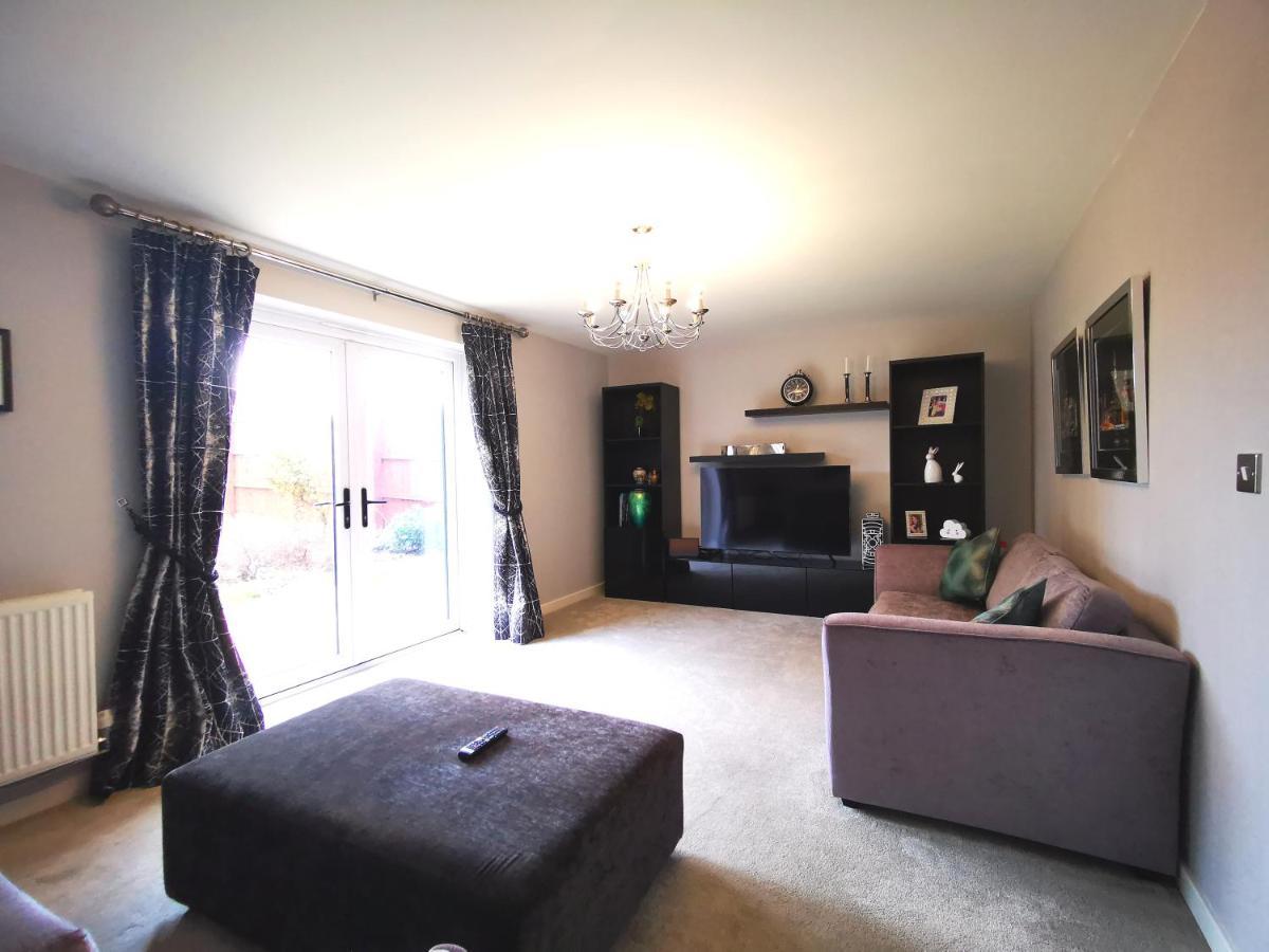 The Lawnswood - Central Manchester Holiday Home With Free Parking Buitenkant foto