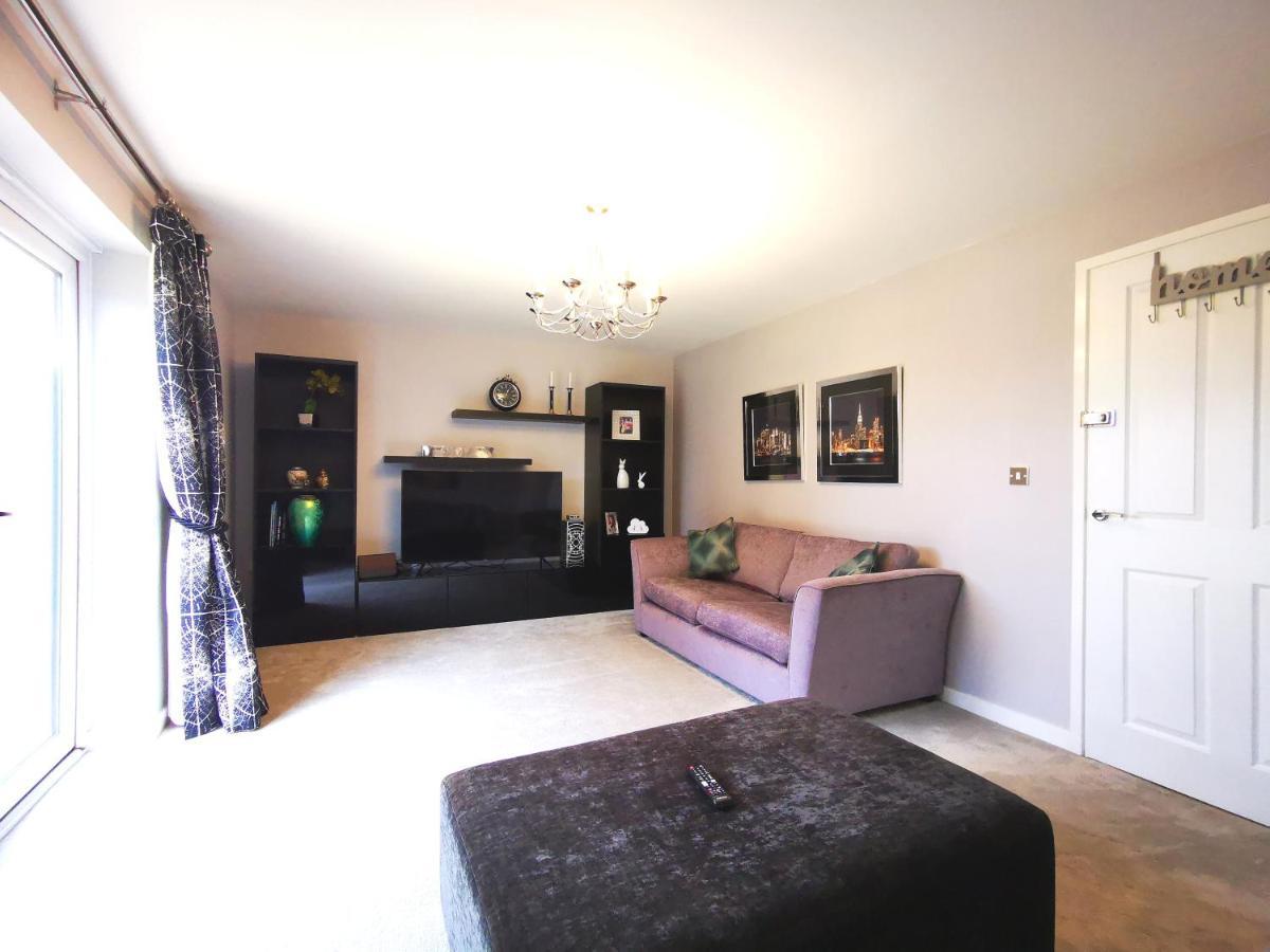 The Lawnswood - Central Manchester Holiday Home With Free Parking Buitenkant foto