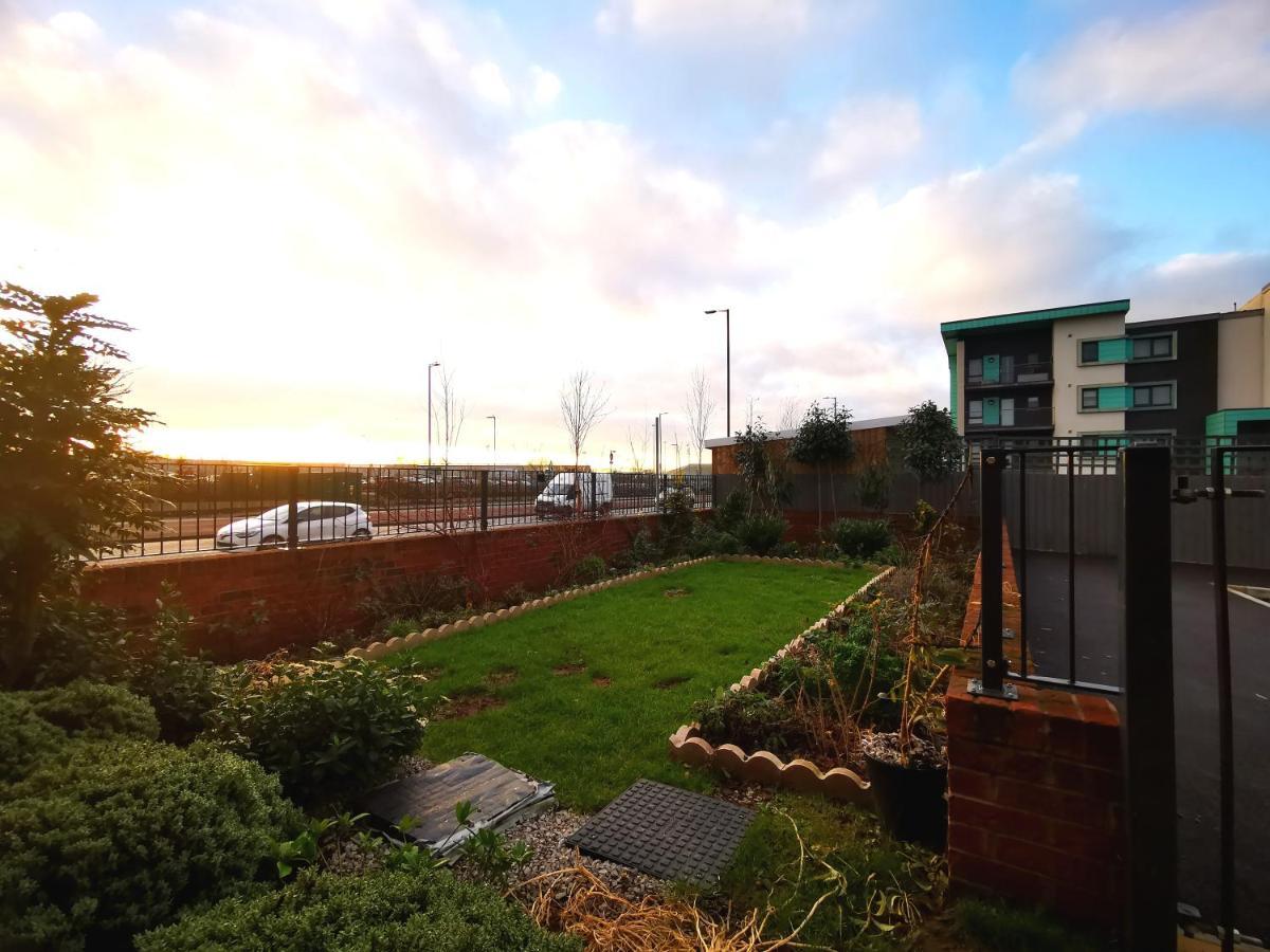 The Lawnswood - Central Manchester Holiday Home With Free Parking Buitenkant foto